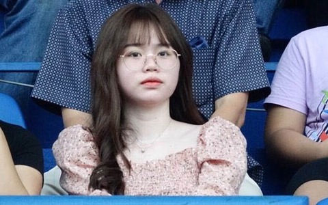 Quang Hải nóng nảy chỉ thẳng mặt nhân viên y tế để bảo vệ đội nhà